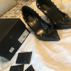 VALENTINO Rockstud Black Leather Pumps s.40